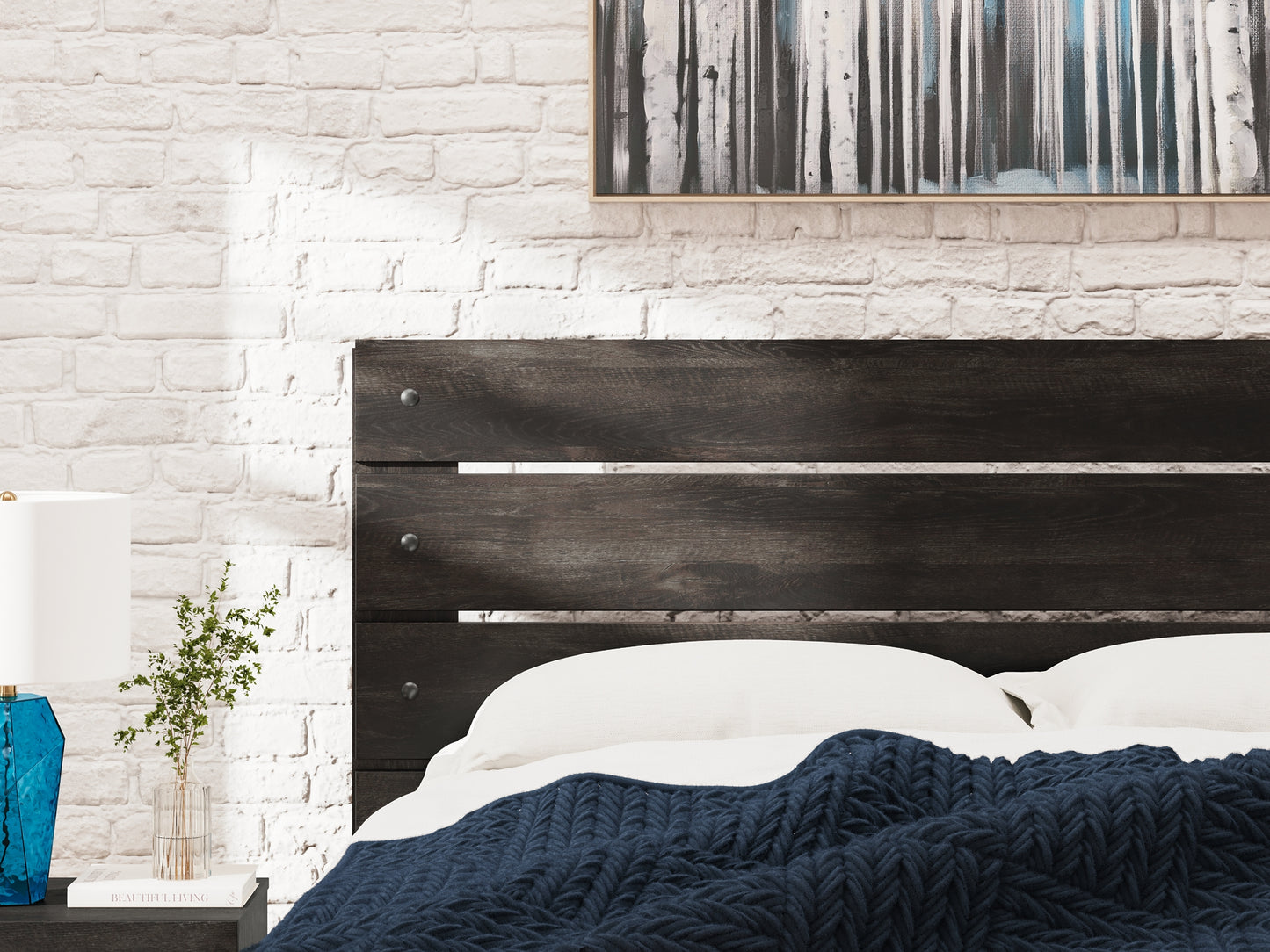Hollivern Queen Panel Bed with Mirrored Dresser