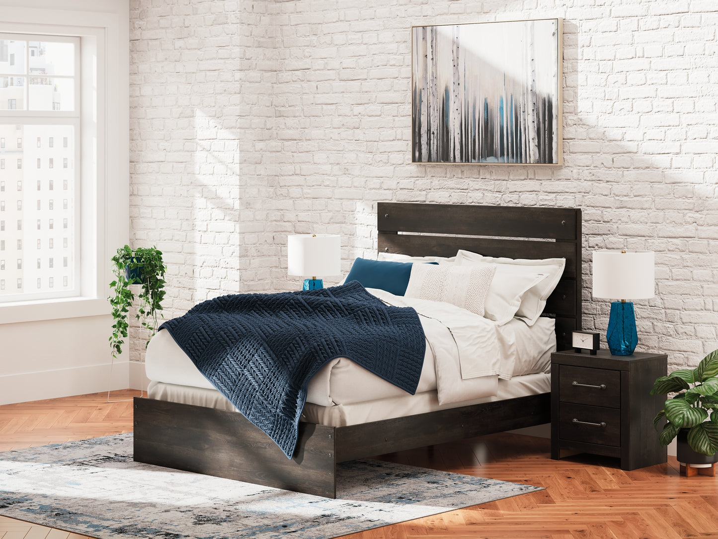 Hollivern Queen Panel Bed with Mirrored Dresser
