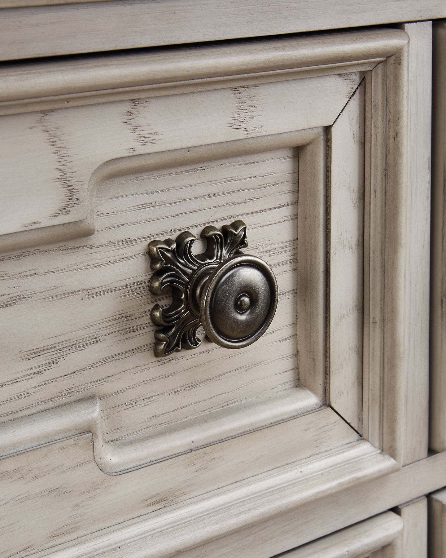 Bruchandi Dresser
